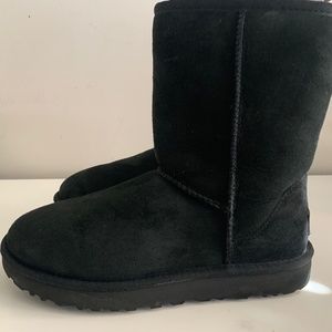 UGG BOOT CLASSIC SHORT II | BLACK | SIZE: 7